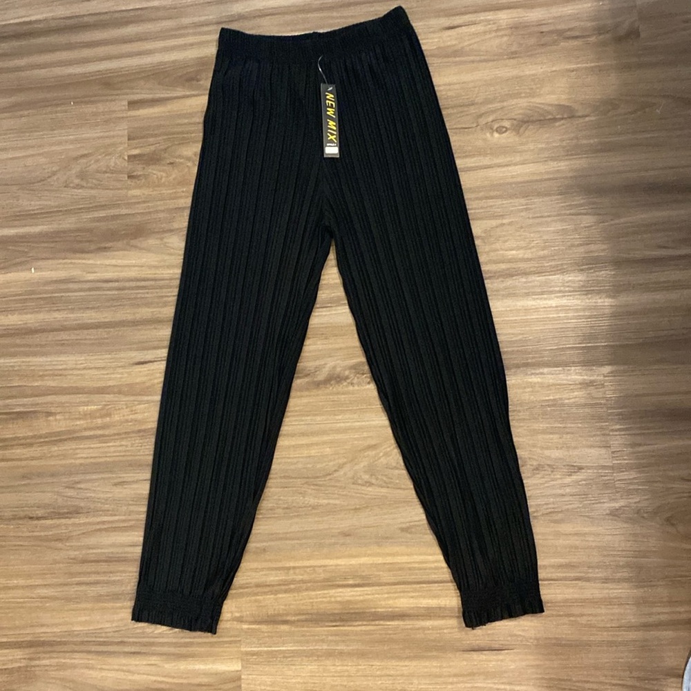 NEW MIX Women's Solid Black Pleated joggers‎ NWT